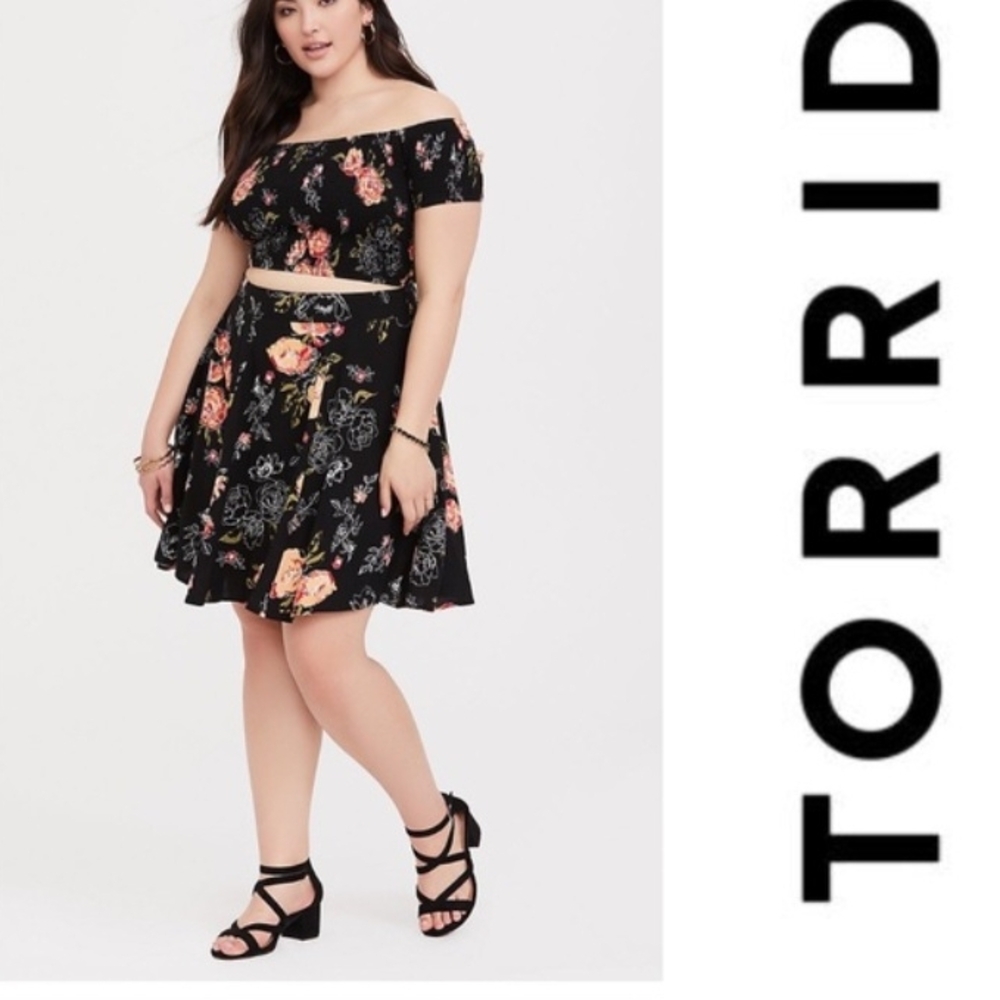 Torrid Black Floral Challis Smocked Top & Skirt 2-Piece Set. Size 0. NWOT